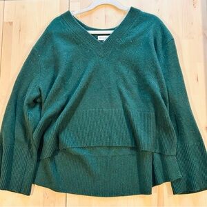 White + Warren Spruce Green V-Neck Sweater | Size Medium | Relaxed Fit